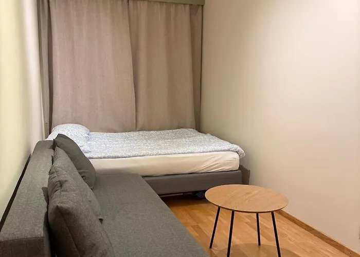 Pp1B-Central-Cosy Studio Flat Suits Globetrotters